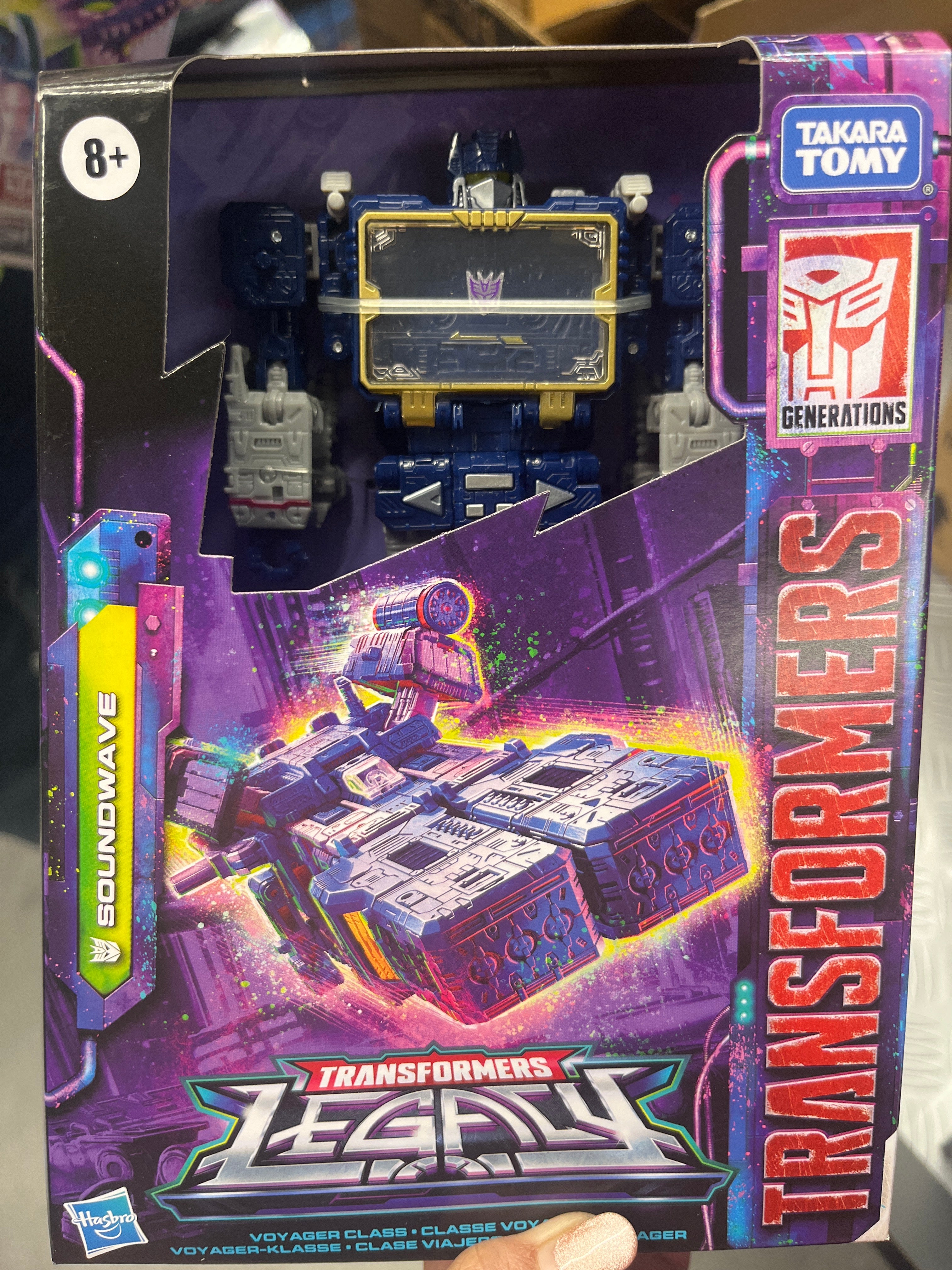 Hasbro Transformers Generations Legacy Voyager Soundwave